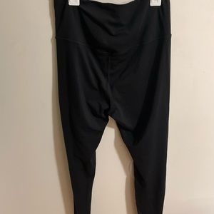 Girlfriend Collective Black Float Leggings in Size L